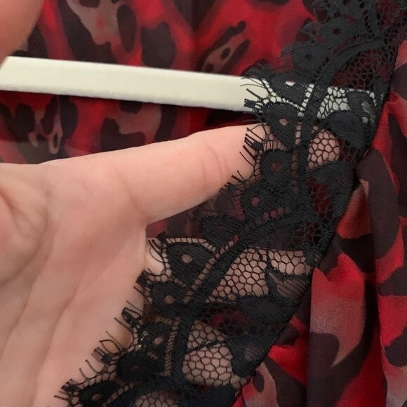 Boston Proper Sheer Red  Black Animal Print Lace Peplum Tunic Top Size 10 - Picture 6 of 13